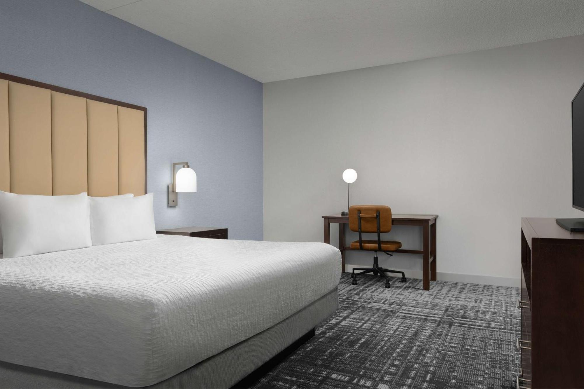 King Suite Hearing Access or Non-Smoking